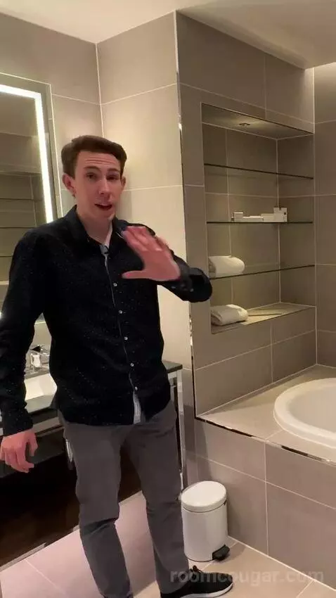 Corner Suite, M Club Level, Suite, 1 King, Corner Room bathroom picture #8