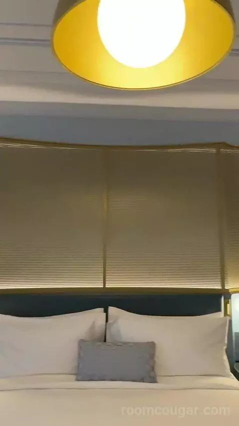 Wonderful King Room with City View bed picture #1