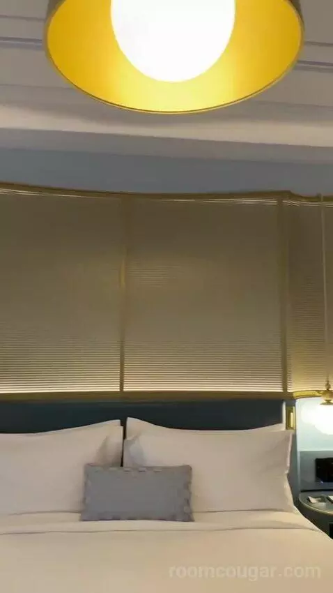 Wonderful King Room with City View bed picture #2