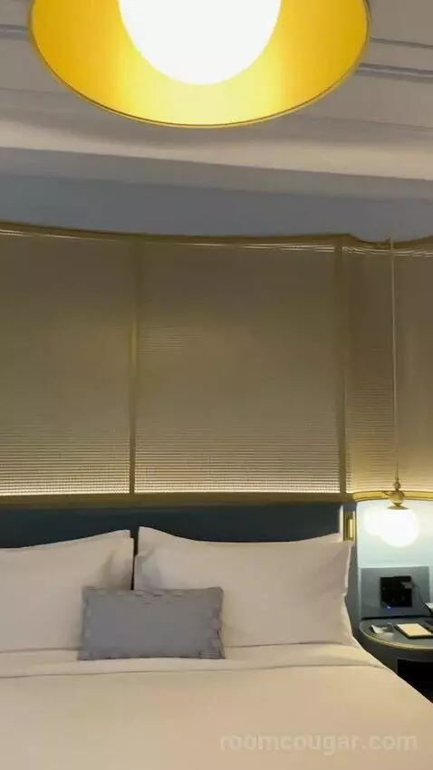Wonderful King Room with City View bed picture #3