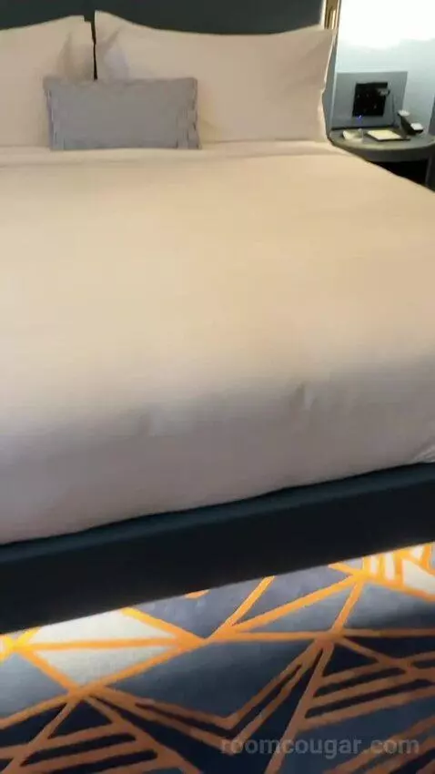 Wonderful King Room with City View bed picture #9