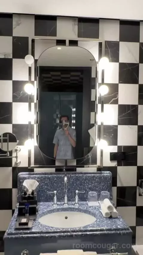 Wonderful King Room with City View bathroom picture #1