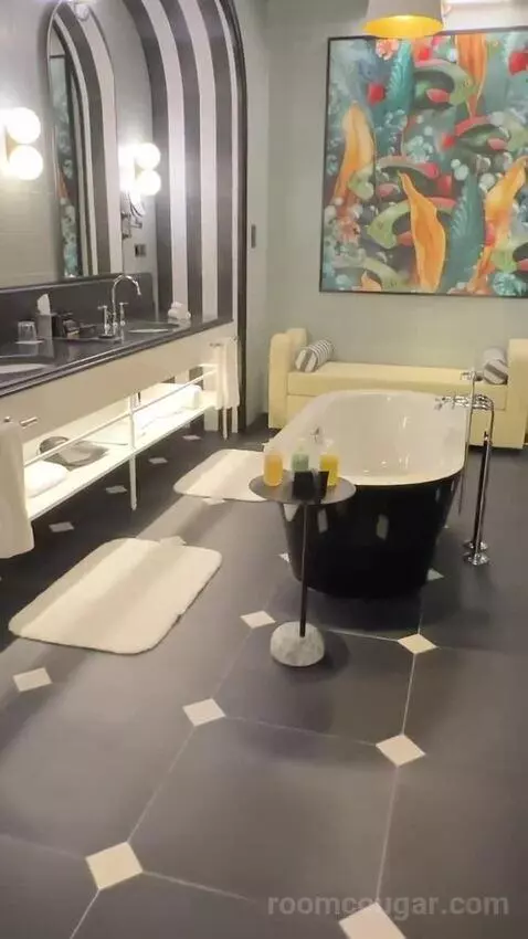 Fantastic One-Bedroom King Suite with City View bathroom picture #7