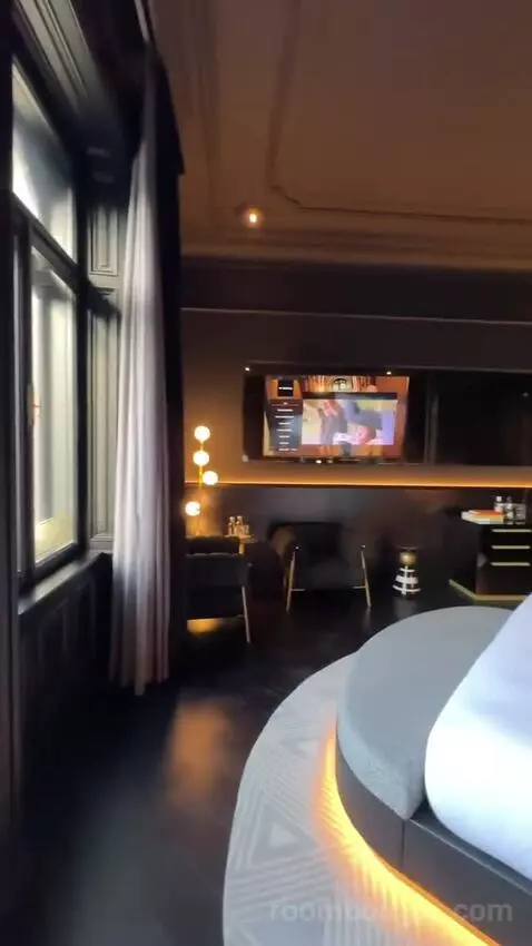 Extreme Wow Suite, 1 Bedroom Presidential Suite, 1 King, City View, Balcony, Fireplace bed picture #1