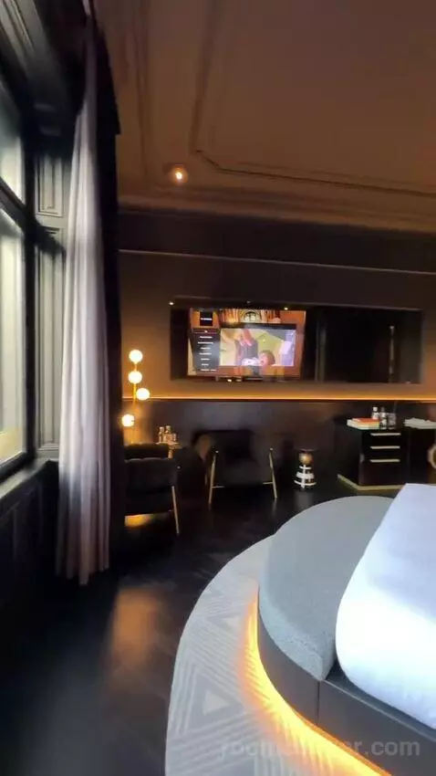 Extreme Wow Suite, 1 Bedroom Presidential Suite, 1 King, City View, Balcony, Fireplace bed picture #2