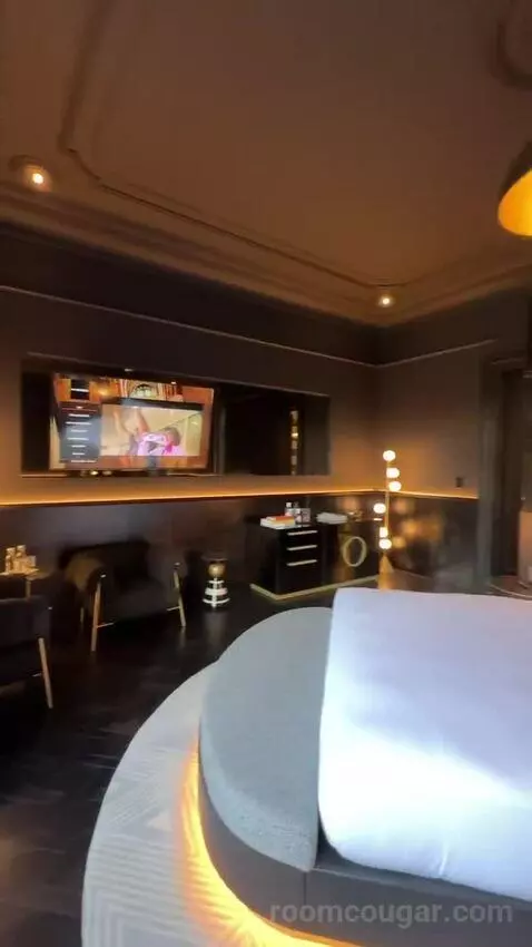 Extreme Wow Suite, 1 Bedroom Presidential Suite, 1 King, City View, Balcony, Fireplace bed picture #6