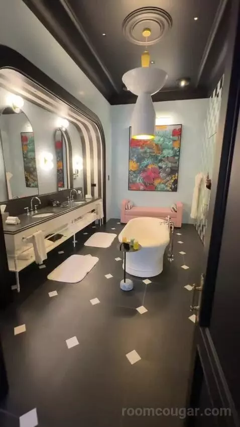 Extreme Wow Suite, 1 Bedroom Presidential Suite, 1 King, City View, Balcony, Fireplace bathroom picture #3