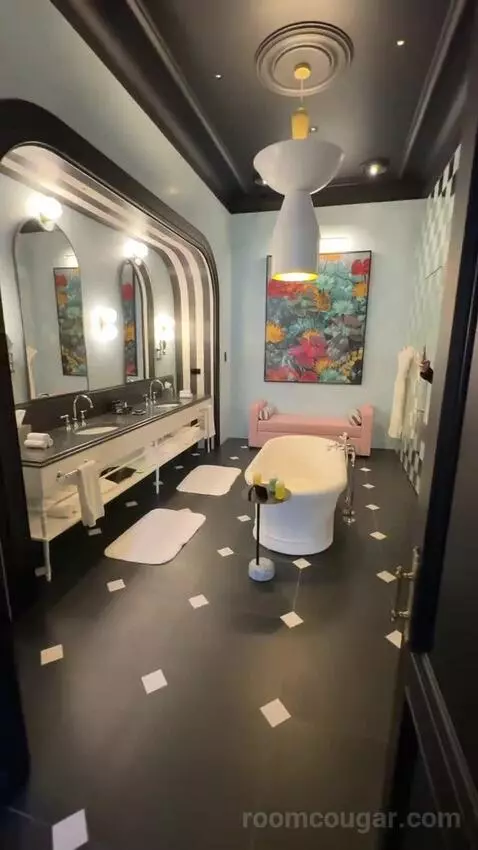Extreme Wow Suite, 1 Bedroom Presidential Suite, 1 King, City View, Balcony, Fireplace bathroom picture #4