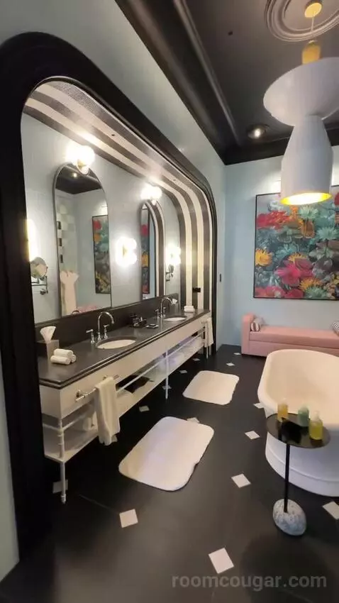 Extreme Wow Suite, 1 Bedroom Presidential Suite, 1 King, City View, Balcony, Fireplace bathroom picture #5