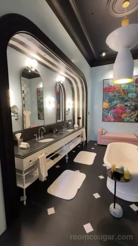 Extreme Wow Suite, 1 Bedroom Presidential Suite, 1 King, City View, Balcony, Fireplace bathroom picture #6