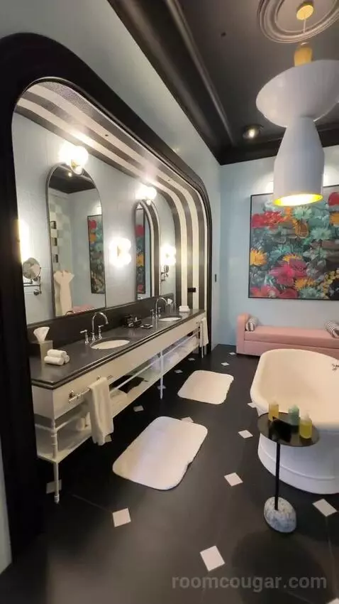 Extreme Wow Suite, 1 Bedroom Presidential Suite, 1 King, City View, Balcony, Fireplace bathroom picture #7