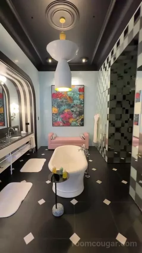 Extreme Wow Suite, 1 Bedroom Presidential Suite, 1 King, City View, Balcony, Fireplace bathroom picture #9