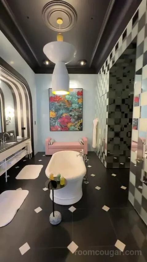 Extreme Wow Suite, 1 Bedroom Presidential Suite, 1 King, City View, Balcony, Fireplace bathroom picture #10