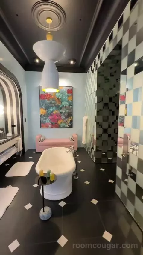 Extreme Wow Suite, 1 Bedroom Presidential Suite, 1 King, City View, Balcony, Fireplace bathroom picture #12