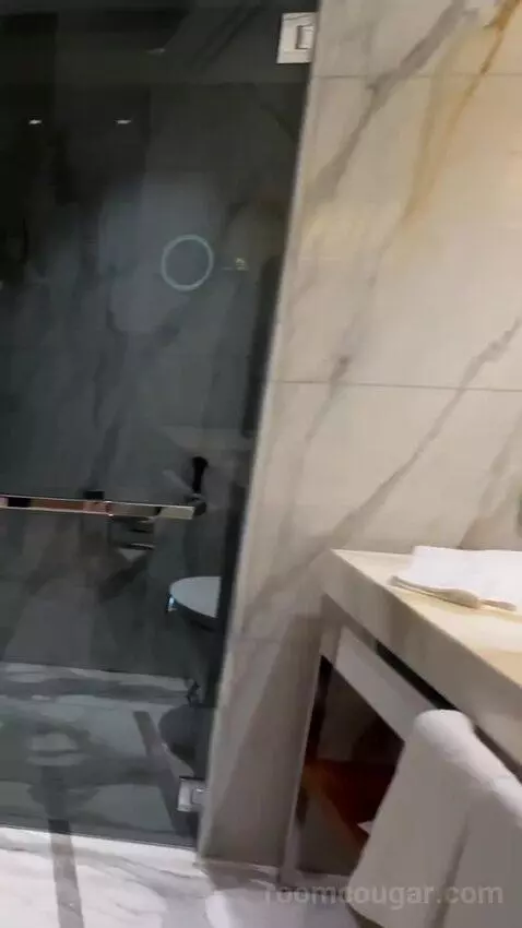Royal Suite, Club Lounge Access, 1 Bedroom Suite, 1 King bathroom picture #1