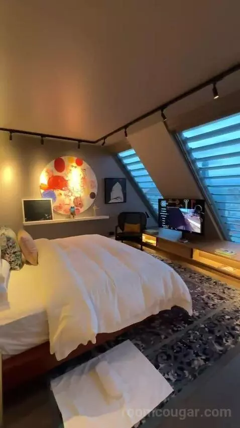 Loft King Room with City View - Top Floor (#503) bed picture #1