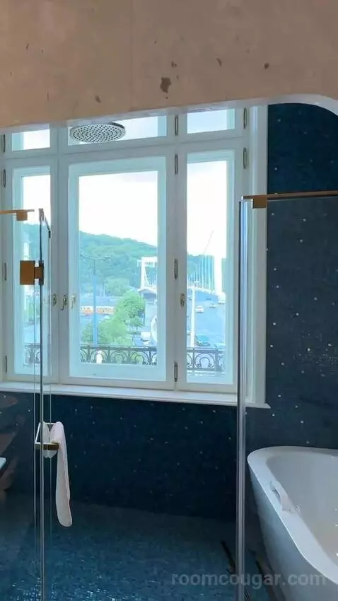 King Room with River View picture #17