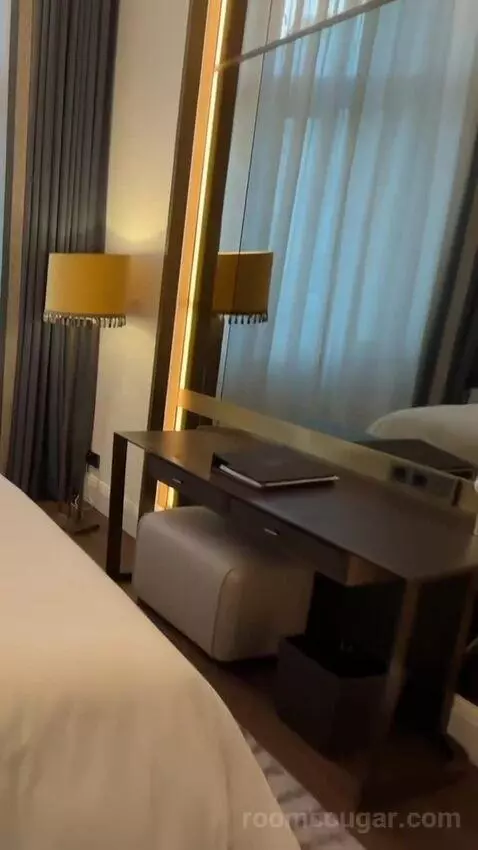 King Room with River View bed picture #1