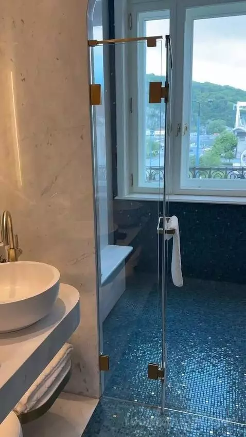 King Room with River View bathroom picture #4