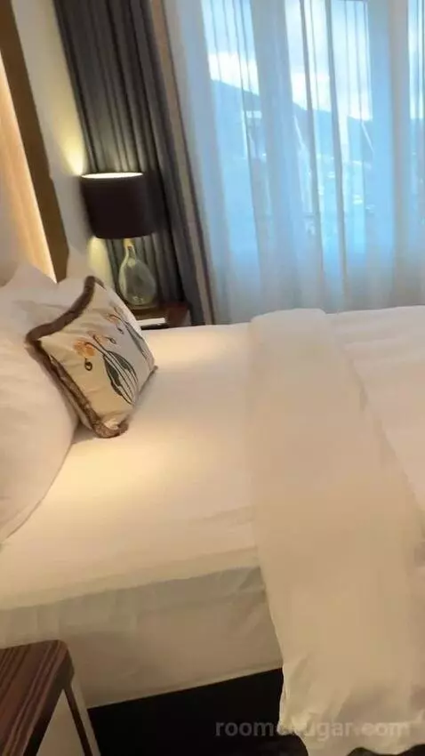 King Room with River View bed picture #7