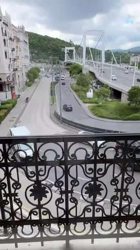 Elisabeth Bridge King Suite with River View view picture #8