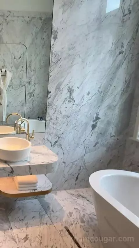 Elisabeth Bridge King Suite with River View bathroom picture #8