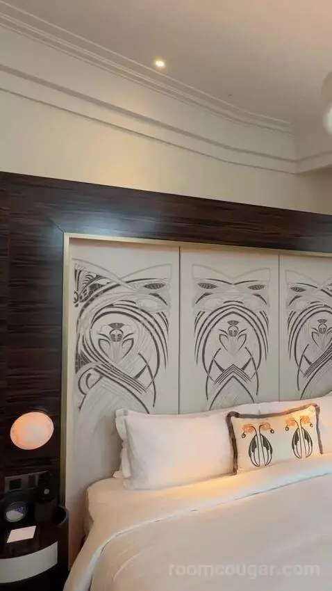 Elisabeth Bridge King Suite with River View bed picture #4