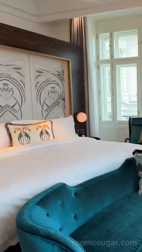 Elisabeth Bridge King Suite with River View bed picture #6