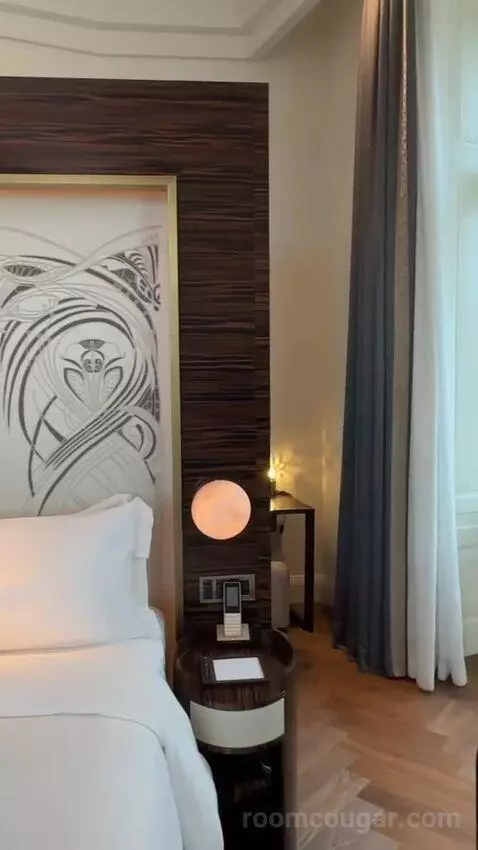 Elisabeth Bridge King Suite with River View bed picture #8