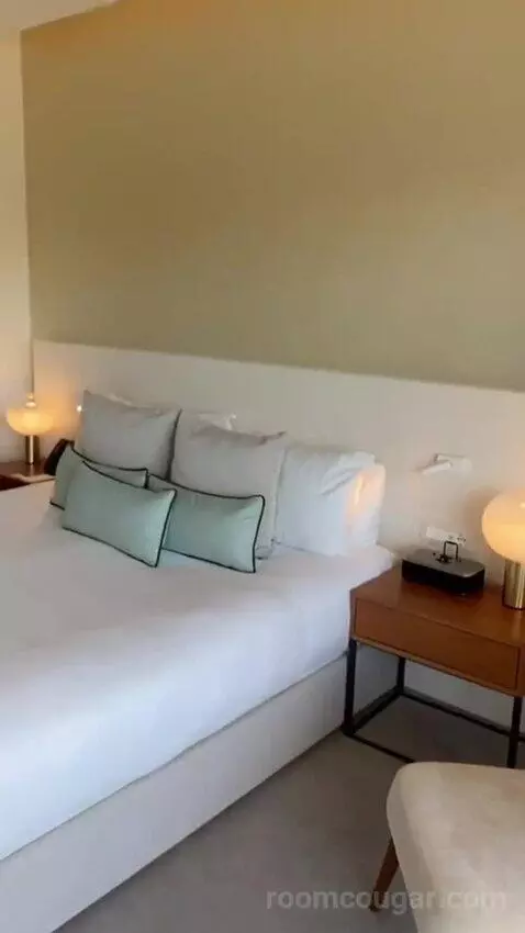 Junior Suite King with Terrace bed picture #3