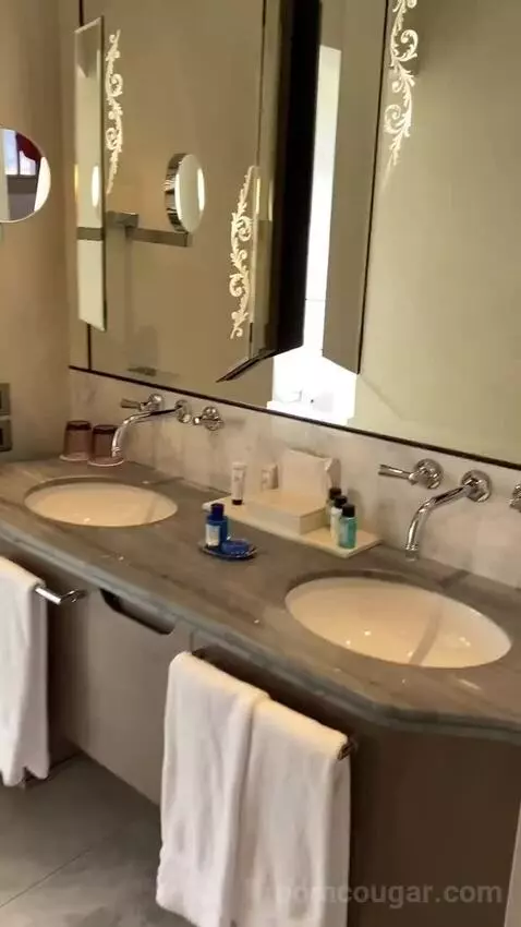 One-Bedroom King Suite with City View (#2500) bathroom picture #9