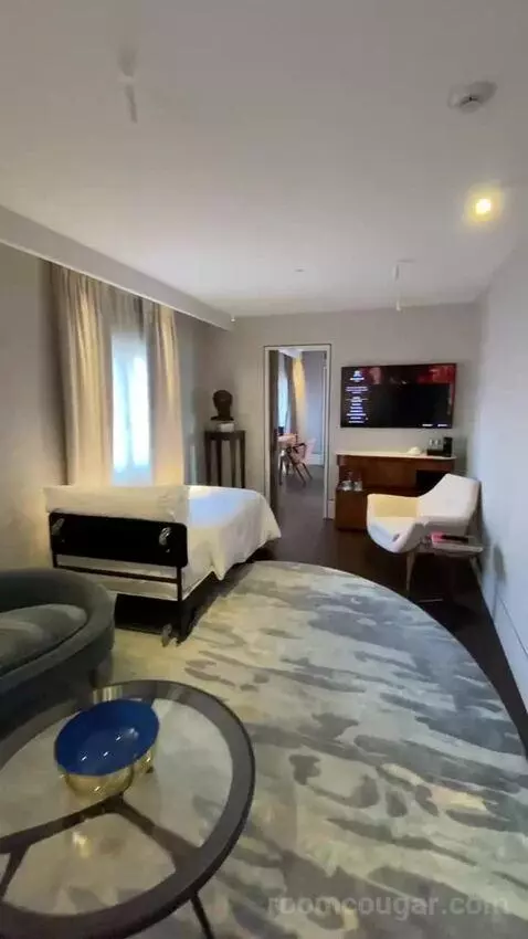 One-Bedroom King Suite with City View (#2500) bed picture #1