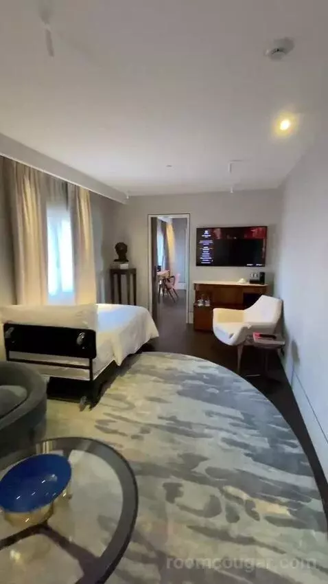 One-Bedroom King Suite with City View (#2500) bed picture #2