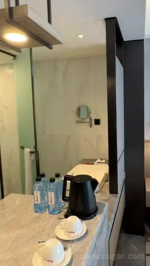 Superior Twin Room bathroom picture #1
