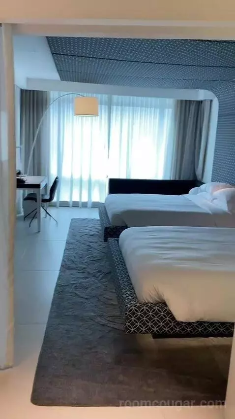 Spectacular Queen bed picture #2