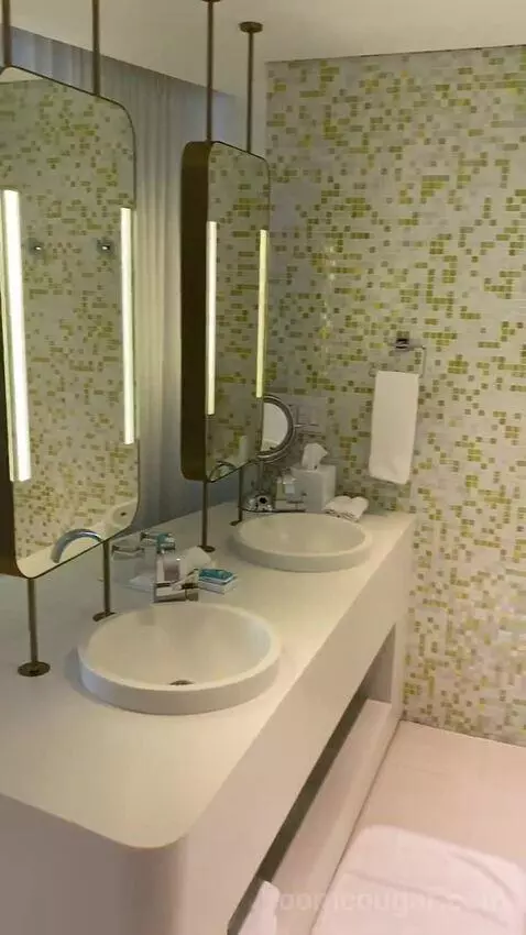 Spectacular Queen bathroom picture #1