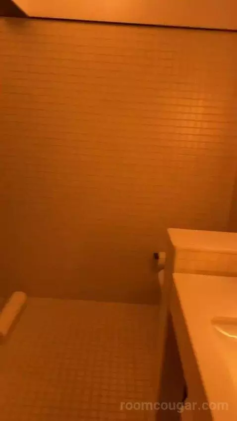 Deluxe Queen Room with Two Queen Beds and Harpa View bathroom picture #3