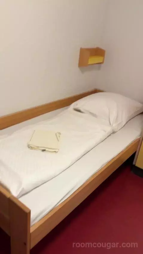 Double Room bed picture #10