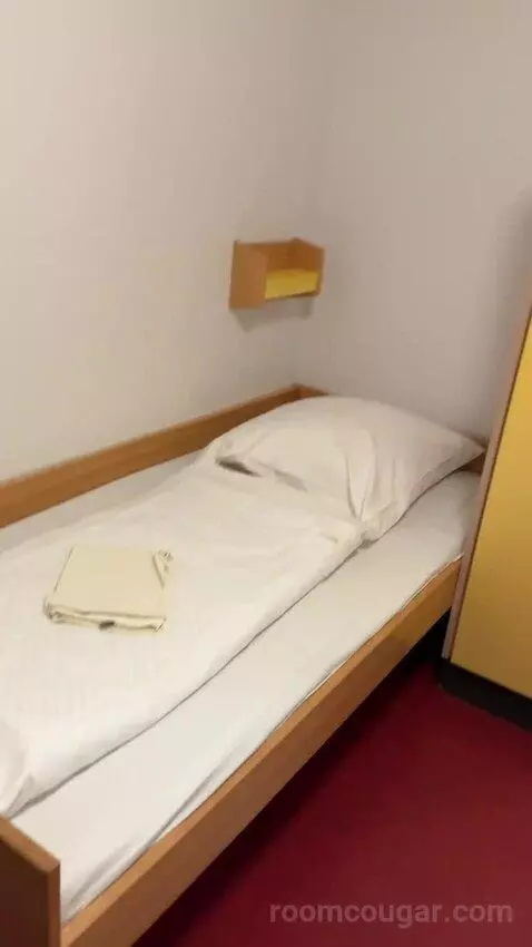 Double Room bed picture #12