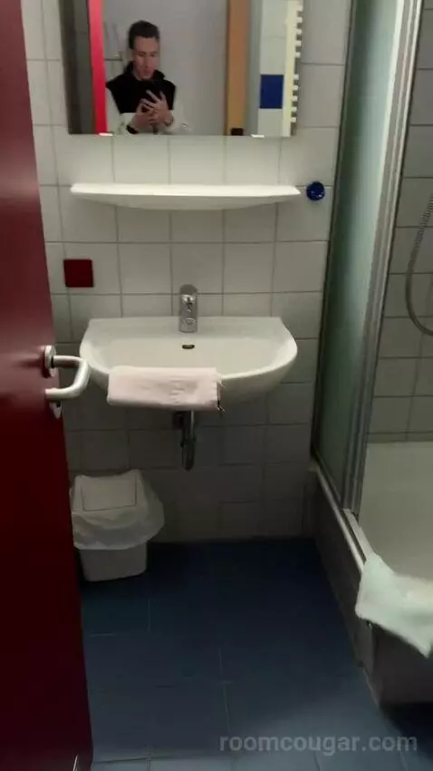 Double Room bathroom picture #2