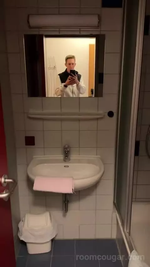 Double Room bathroom picture #3