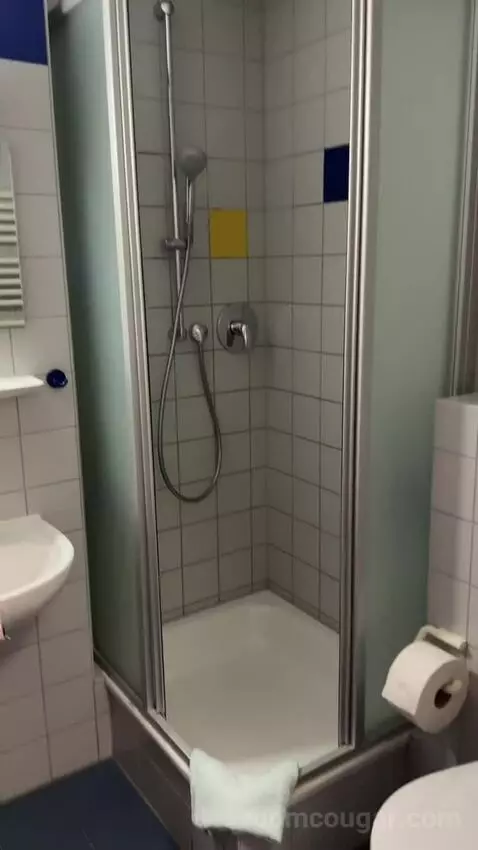Double Room bathroom picture #5