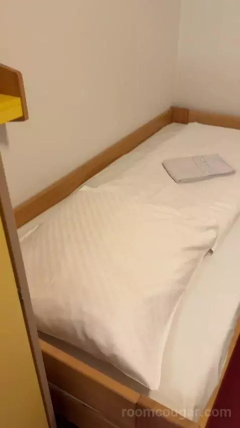 Double Room bed picture #3