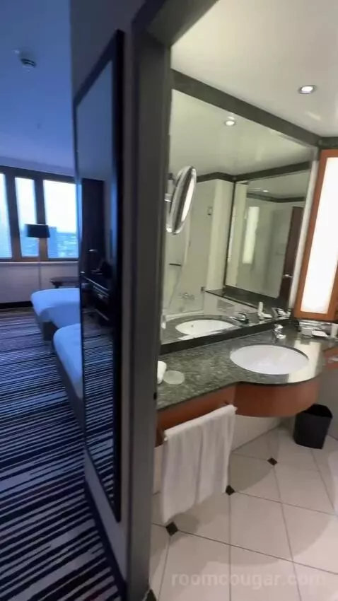 Skyline View, Guest Room, 2 Twin, High Floor bed picture #1