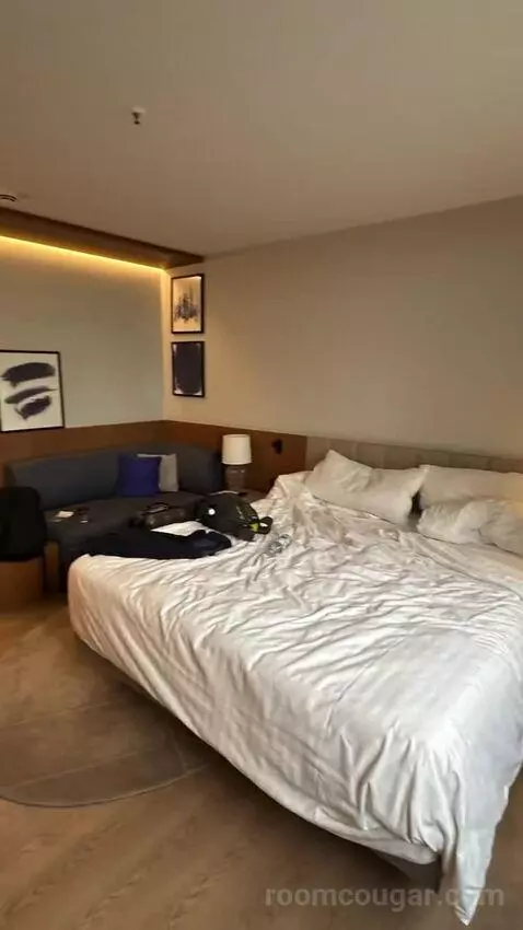 Skyline View, Guest Room, 2 Twin, High Floor bed picture #5