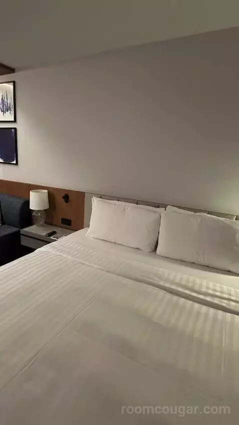 Skyline View, Guest Room, 2 Twin, High Floor bed picture #8