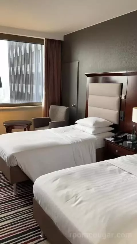 Skyline View, Guest Room, 2 Twin, High Floor bed picture #3