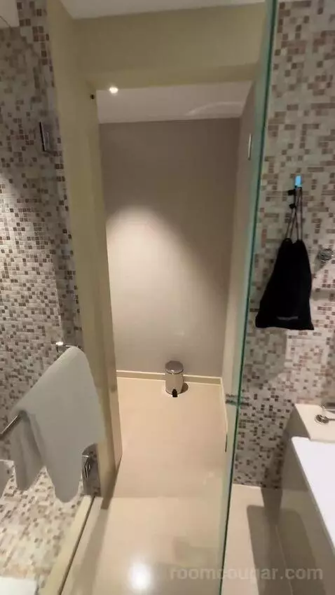Skyline Junior Suite, Junior Suite, 1 King bathroom picture #4