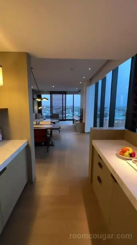 1 Bedroom Junior Suite, 1 King, City View, Corner Room (#1818) view picture #7