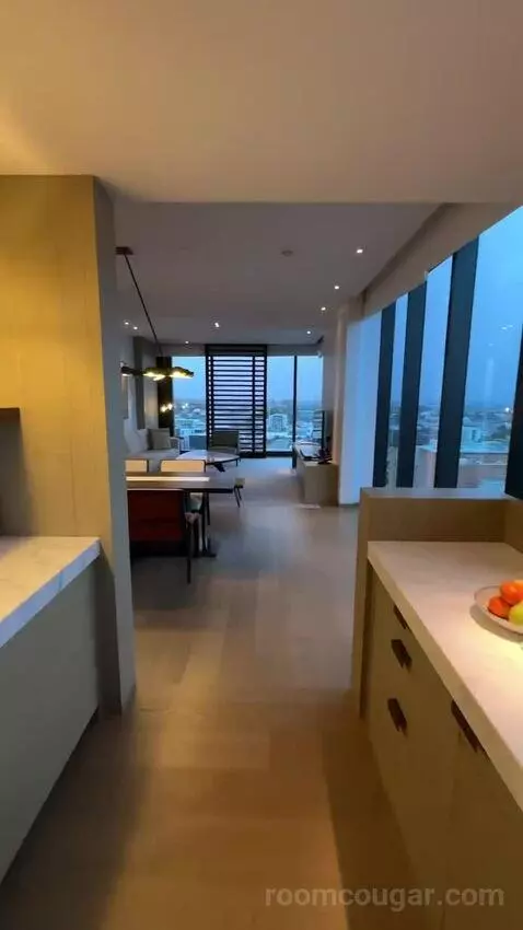 1 Bedroom Junior Suite, 1 King, City View, Corner Room (#1818) view picture #8